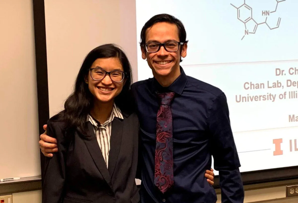 Chelsea y Giomarell en su defensa doctoral en la Universidad de Illinois